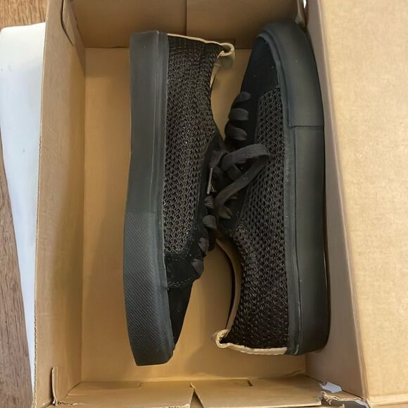 POINTER BLACK SNEAKERS.   LOW CUT, VULCANIZE SOLE.  NEW IN BOX - Picture 9 of 11